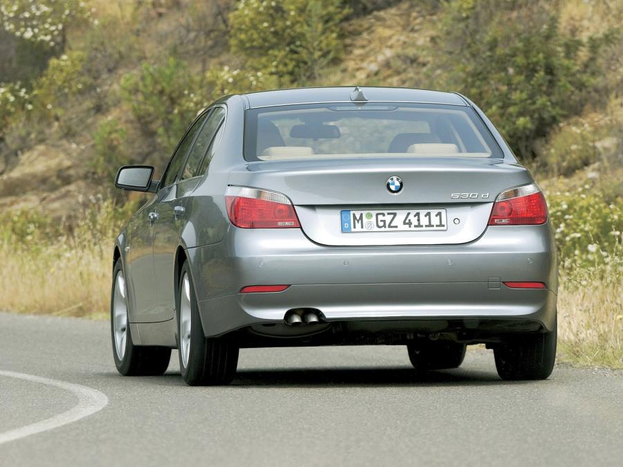  BMW 530d Sedan 2003 года  (фото 7 из 9)
